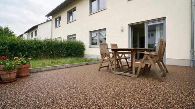 Marrone: Warm und erdig, passt zu Holz und Naturstein
